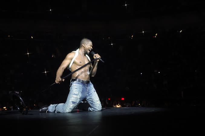 Crowd at a USHER show